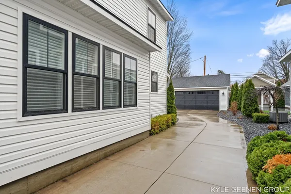 $825,000 | 140 West 10th Street, Holland, MI 49423