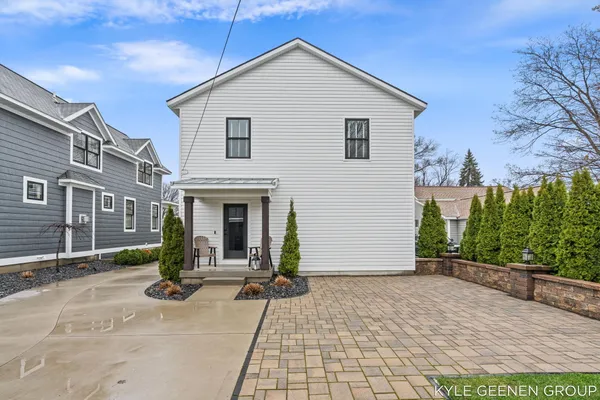 $825,000 | 140 West 10th Street, Holland, MI 49423