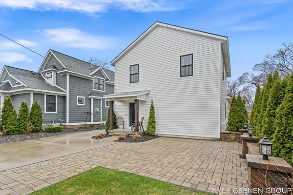 $825,000 | 140 West 10th Street, Holland, MI 49423