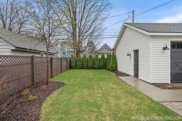 $825,000 | 140 West 10th Street, Holland, MI 49423