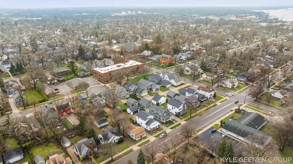 $825,000 | 140 West 10th Street, Holland, MI 49423