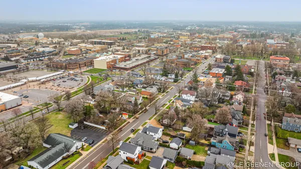 $825,000 | 140 West 10th Street, Holland, MI 49423