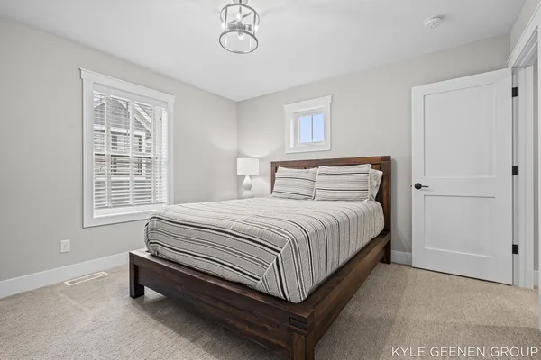 $825,000 | 140 West 10th Street, Holland, MI 49423