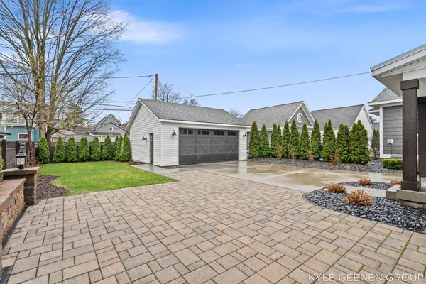 $825,000 | 140 West 10th Street, Holland, MI 49423
