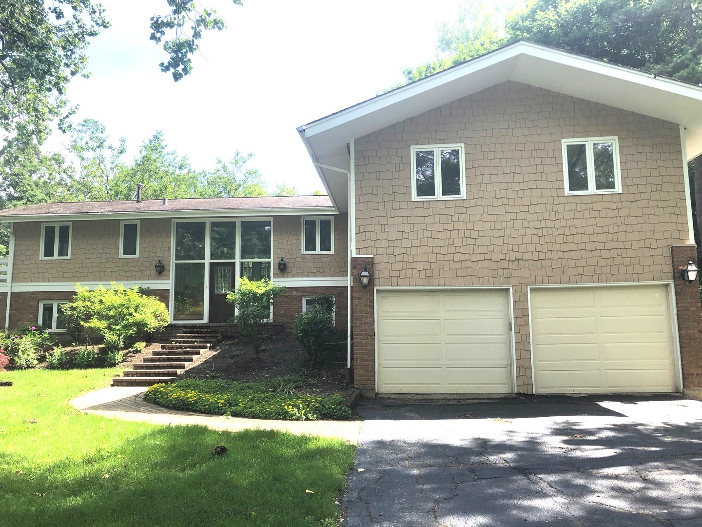 793 Cherokee Road Lake Forest, IL 60045 - Photo 2 of 39 a front view of a house with garden