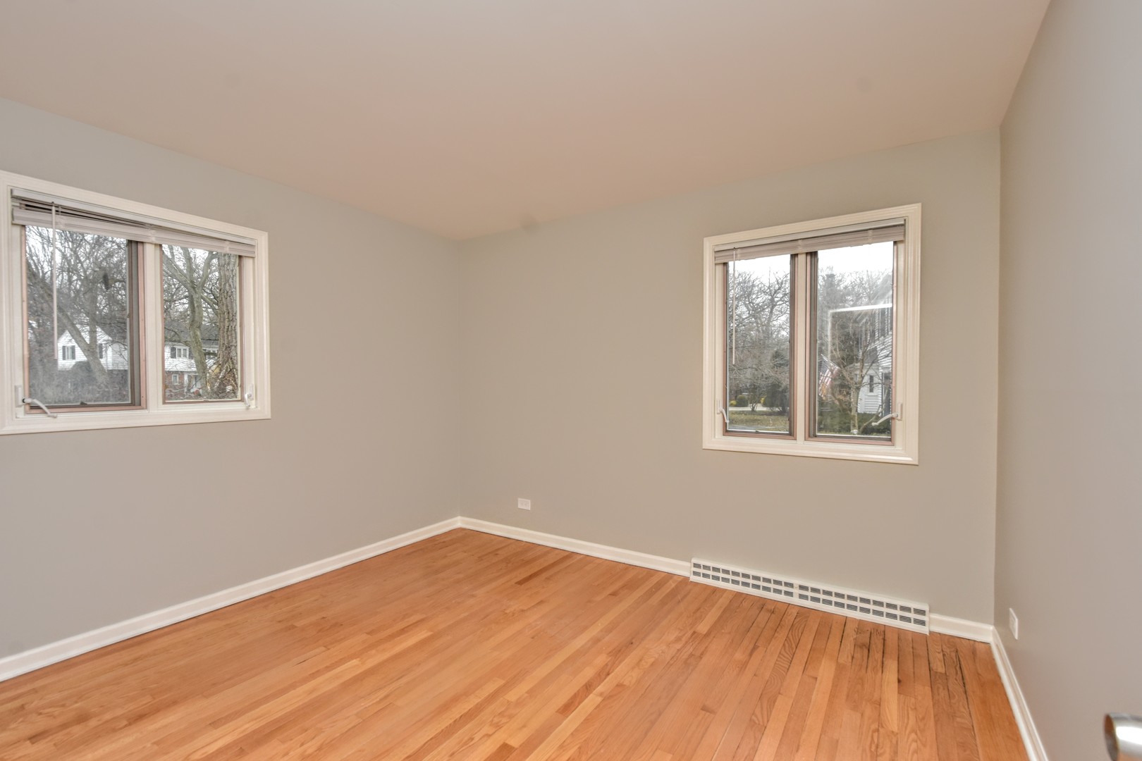793 Cherokee Road Lake Forest, IL 60045 - Photo 31 of 39 a view of a room with wooden floor and windows