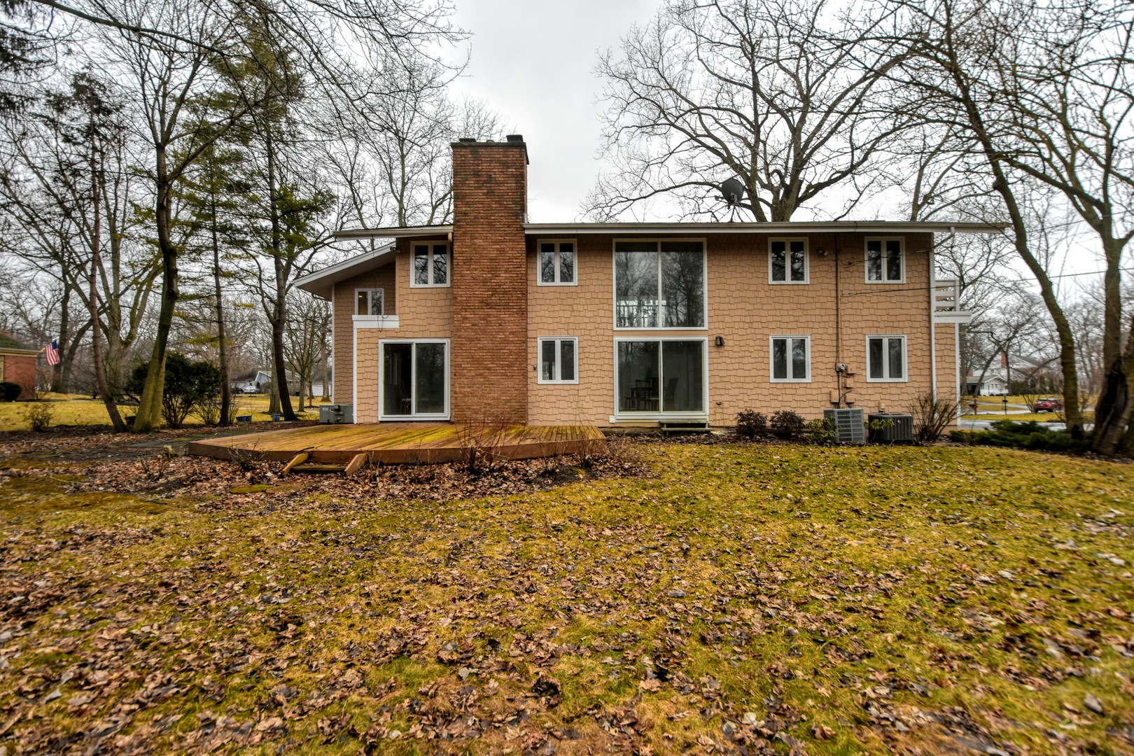 793 Cherokee Road Lake Forest, IL 60045 - Photo 39 of 39 front view of a house with a yard