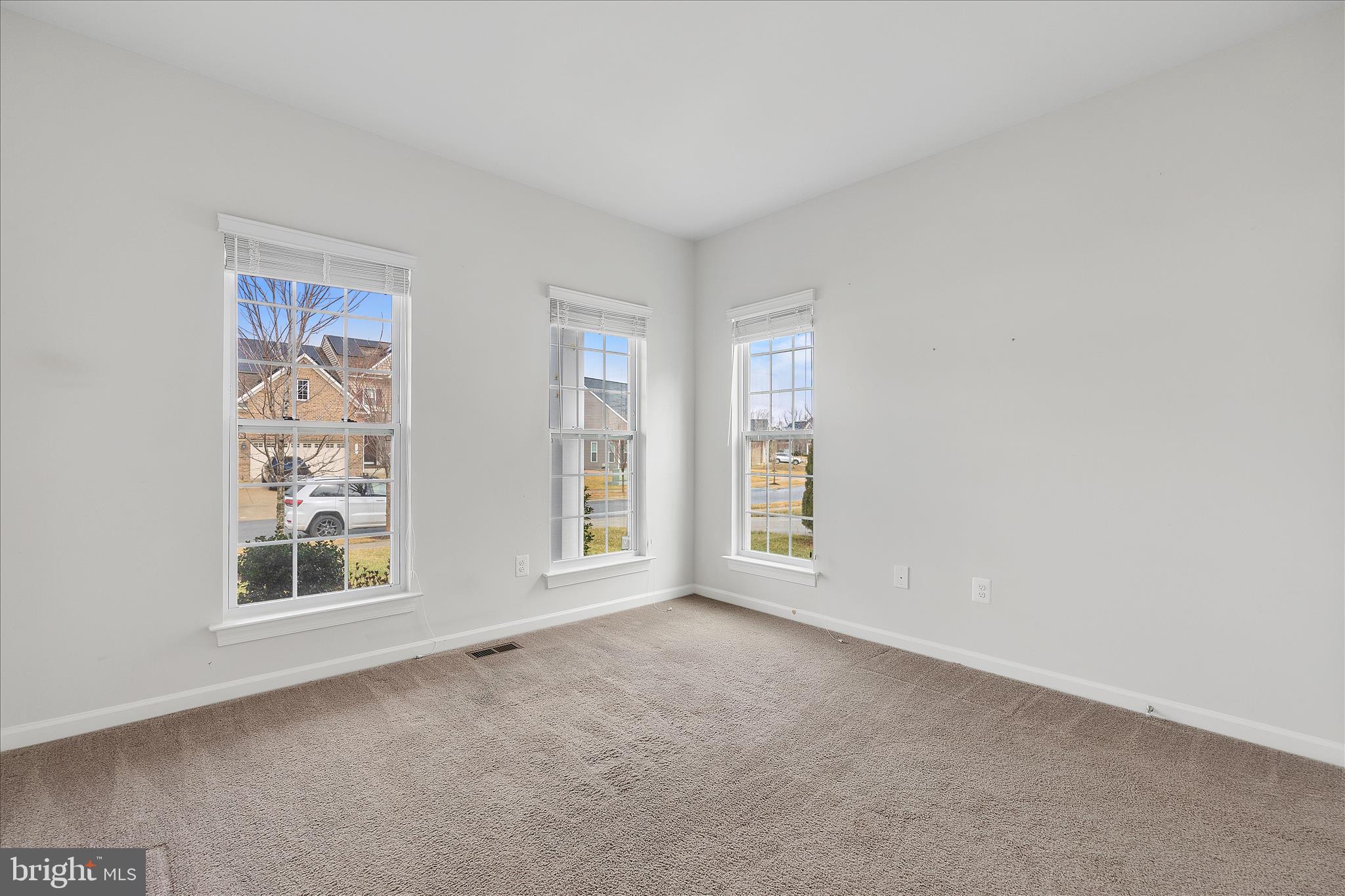 12706 Broughton Bluff Brandywine, MD 20613 - Photo 14 of 35 an empty room with windows