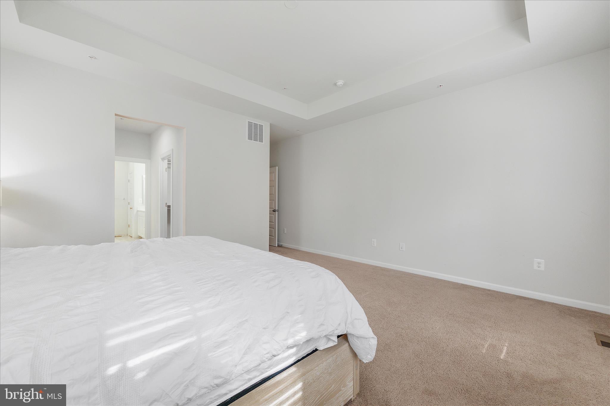 12706 Broughton Bluff Brandywine, MD 20613 - Photo 20 of 35 a bedroom with a bed and a mirror