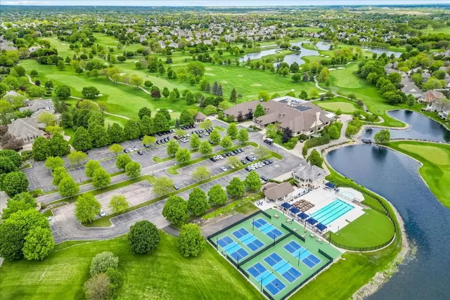 $448,900 | 4051 Willow View Drive, Lake In The Hills, IL 60156