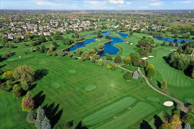 $448,900 | 4051 Willow View Drive, Lake In The Hills, IL 60156