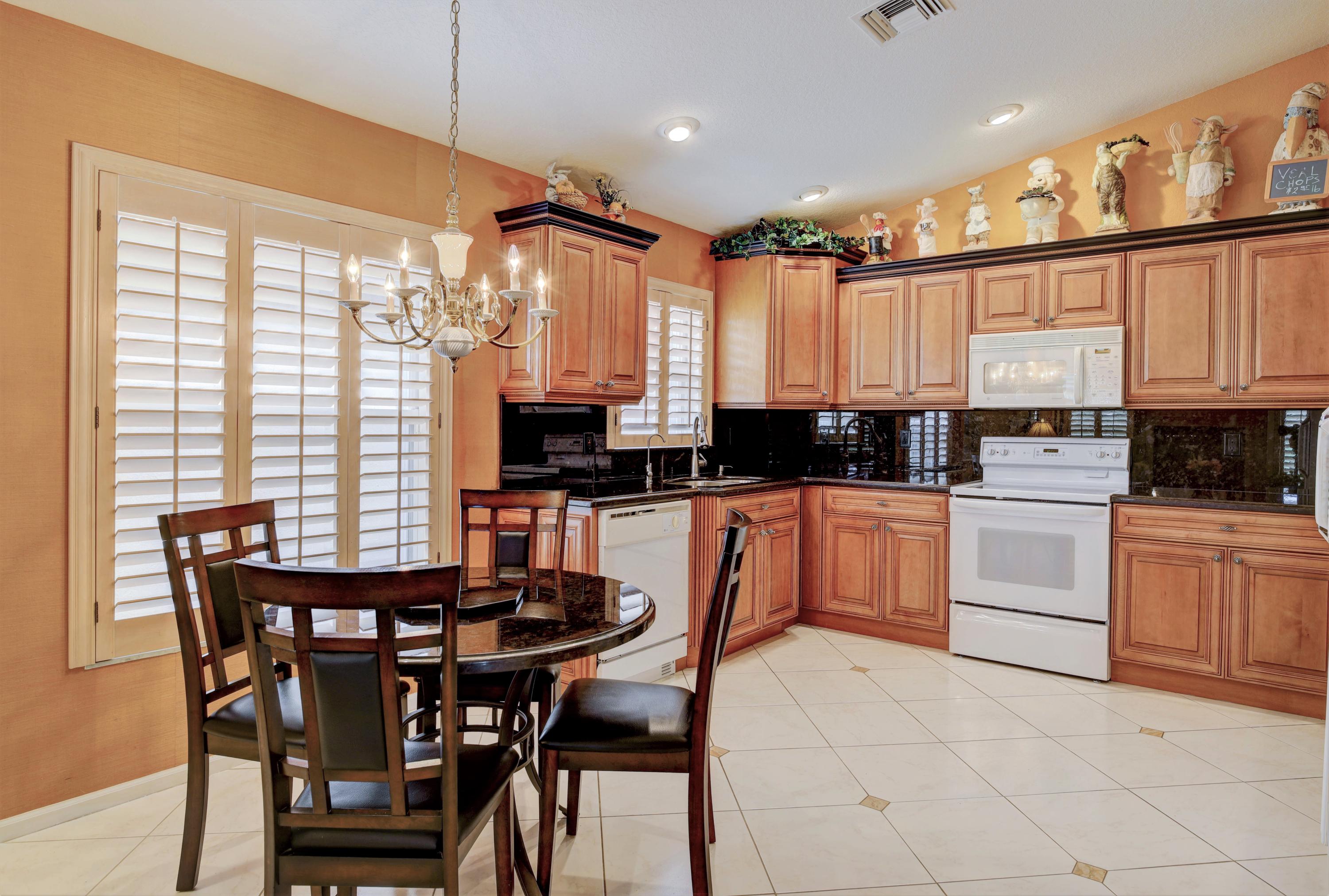 6709 Sun River Road Boynton Beach, FL 33437 - Photo 12 of 51 Eat-in kitchen