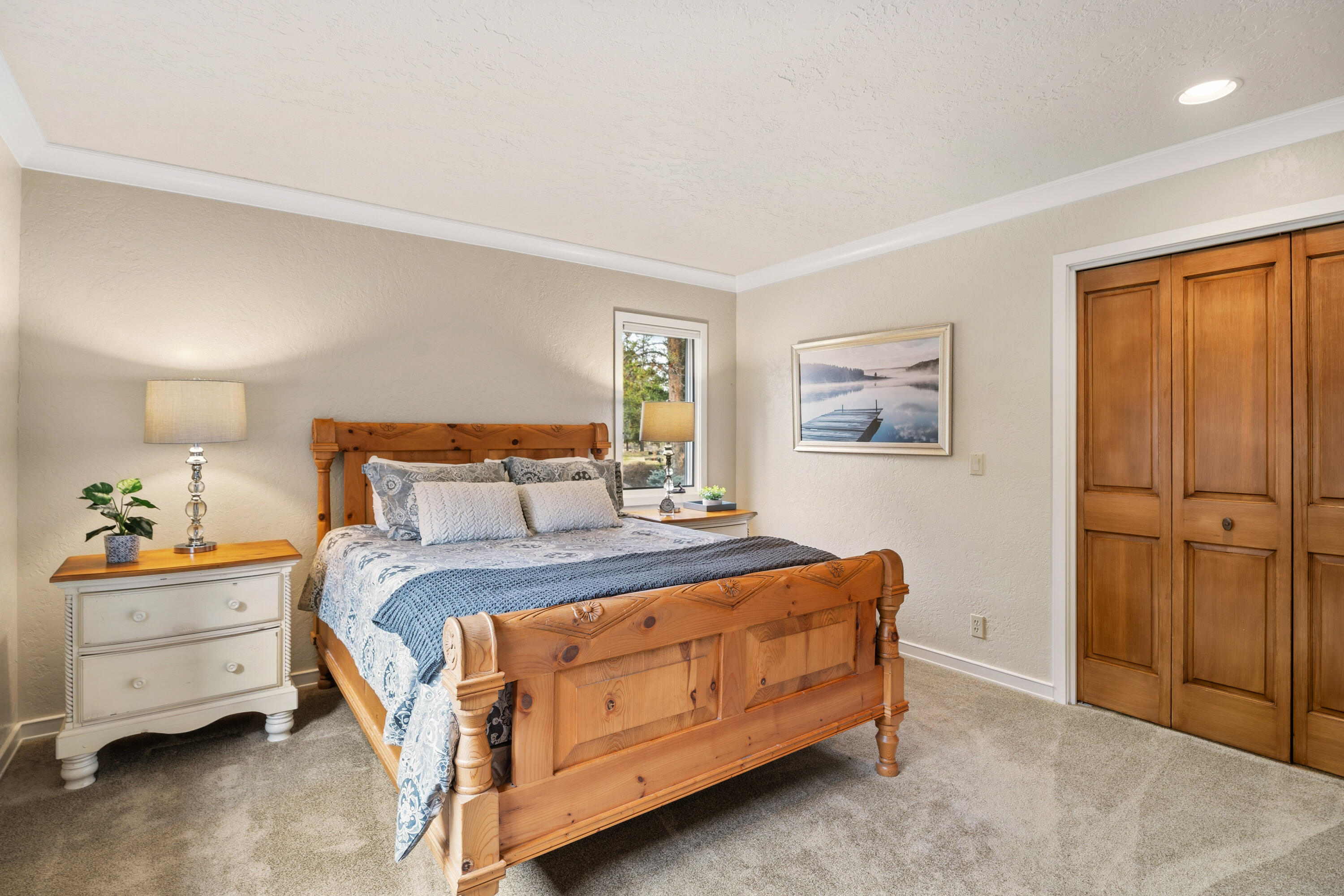 17995 North Course Lane, Unit 8 Sunriver, OR 97707 - Photo 26 of 44 second bedroom