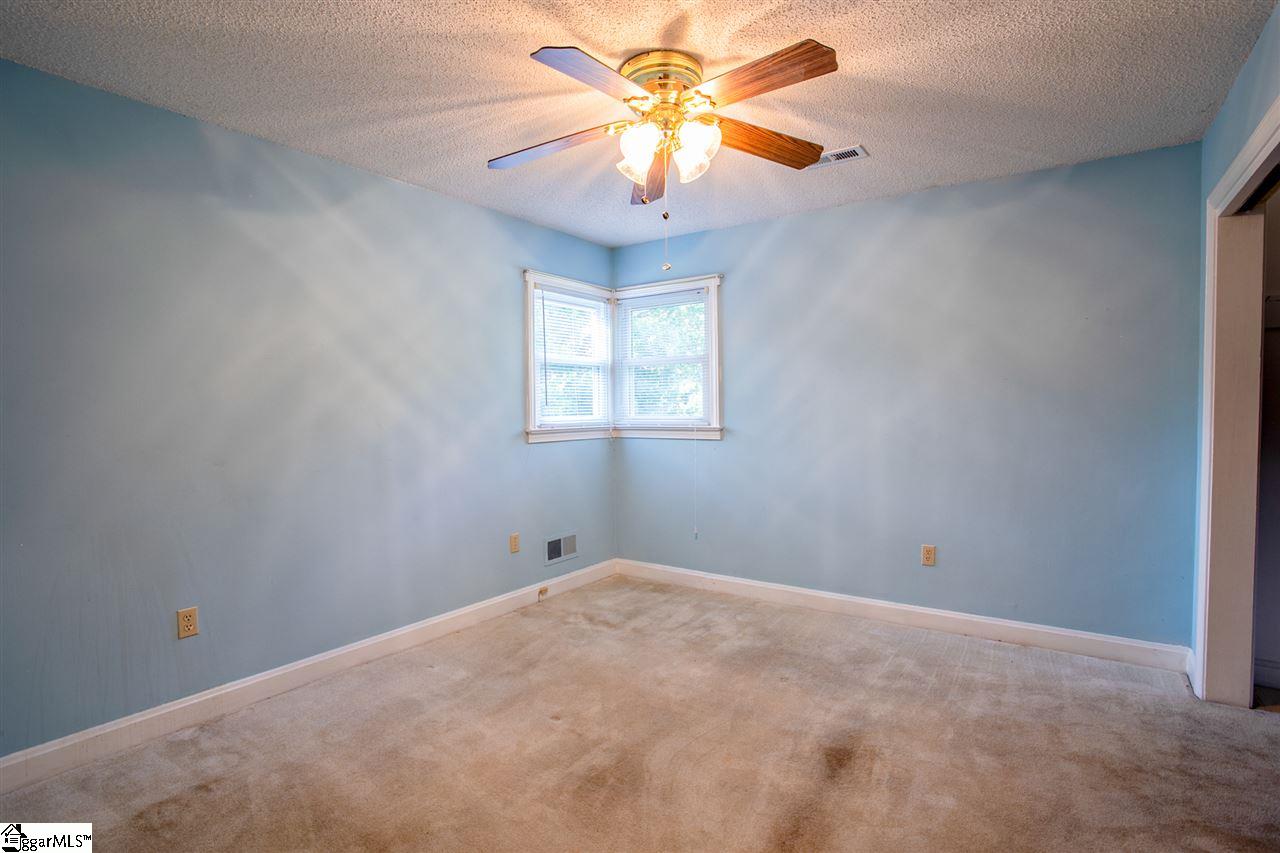 104 Robin Hood Road Greenville, SC 29607 - Photo 13 of 24