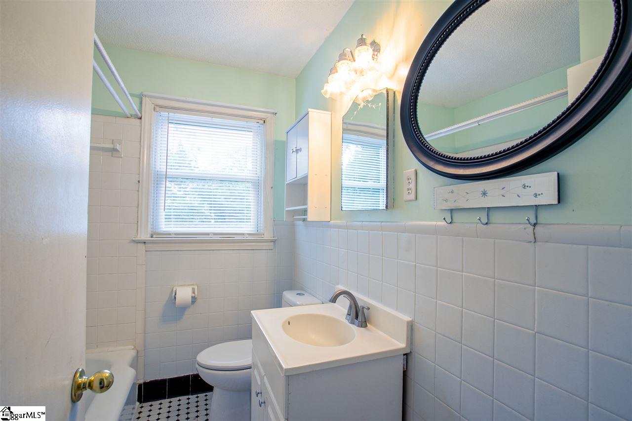 104 Robin Hood Road Greenville, SC 29607 - Photo 14 of 24