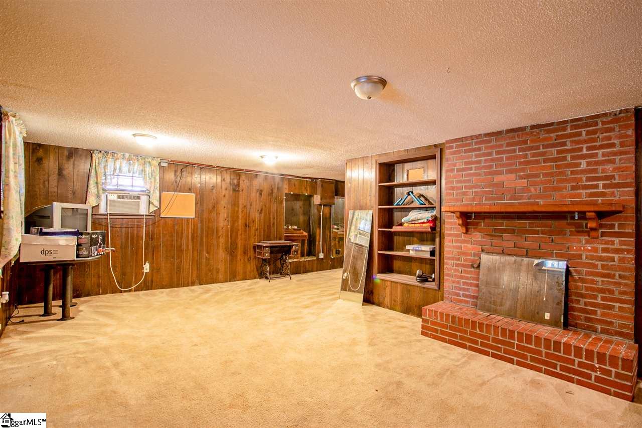 104 Robin Hood Road Greenville, SC 29607 - Photo 17 of 24
