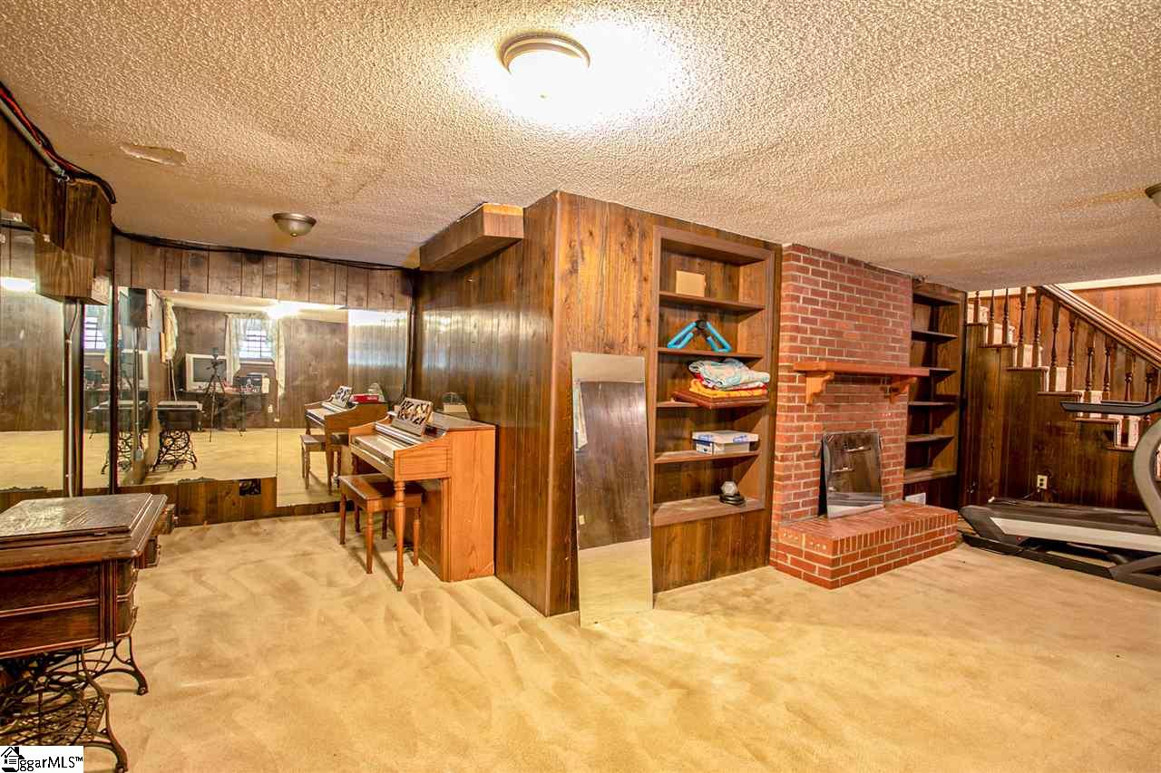 104 Robin Hood Road Greenville, SC 29607 - Photo 18 of 24