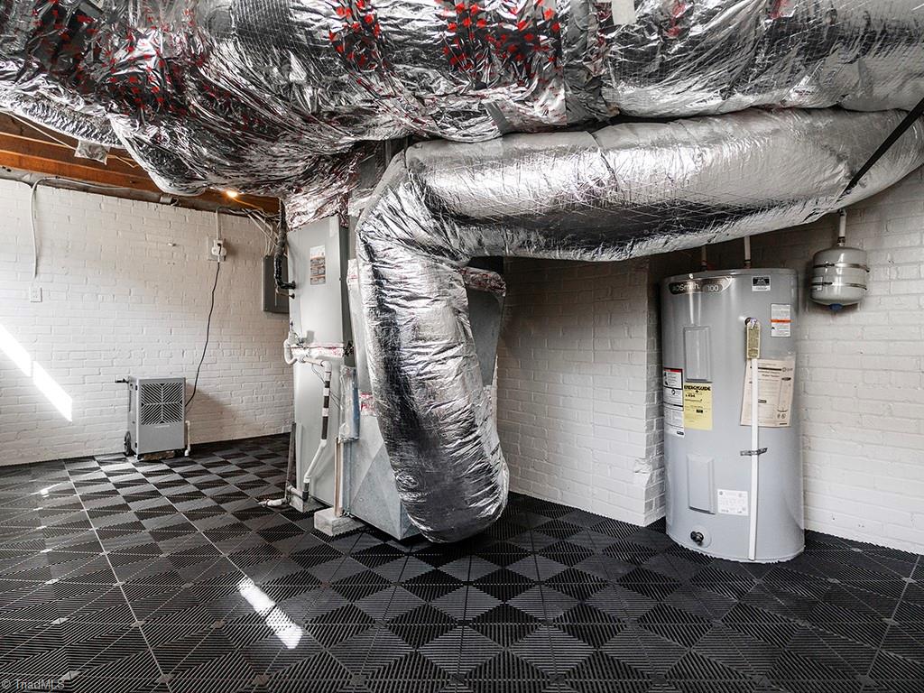 808 West Willowbrook Drive Burlington, NC 27215 - Photo 32 of 36