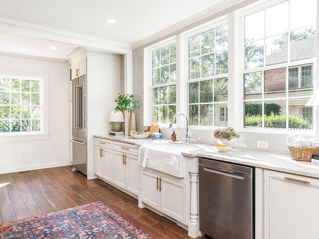 808 West Willowbrook Drive Burlington, NC 27215 - Photo 10 of 36