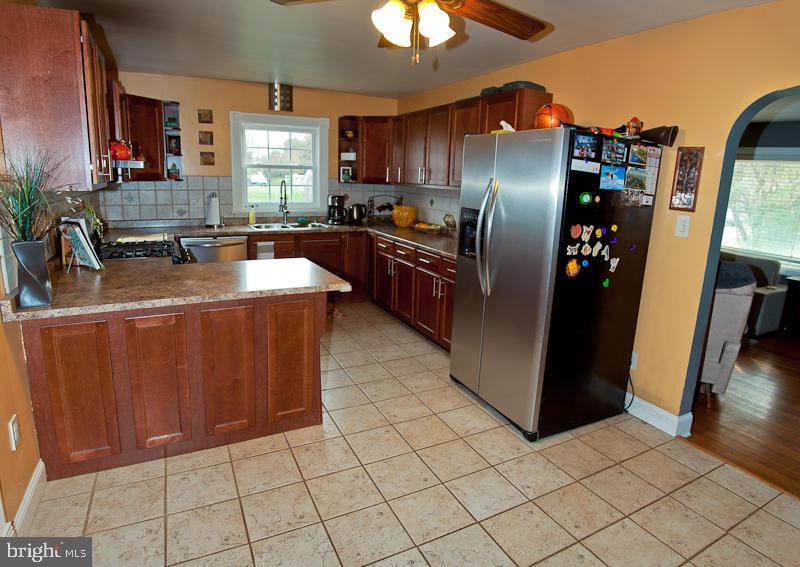 921 Rohrerstown Road Lancaster, PA 17601 - Photo 11 of 26 Gallery Image 11