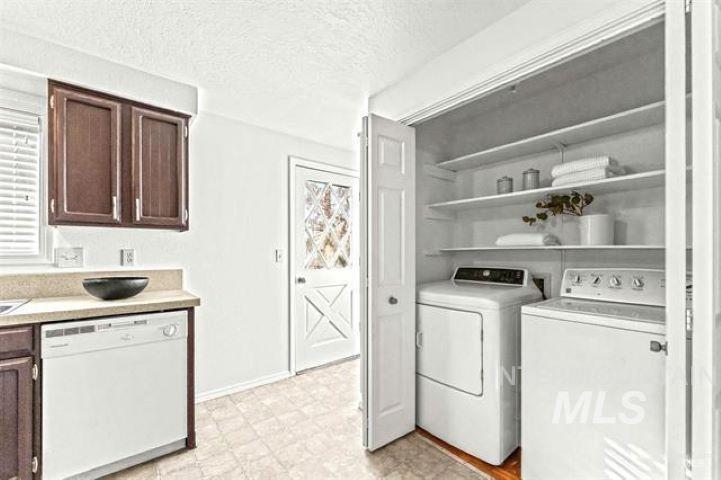 2481 West Rebecca Way Meridian, ID 83646 - Photo 15 of 17 Laundry area featuring a textured ceiling, washing machine and clothes dryer, and light floors