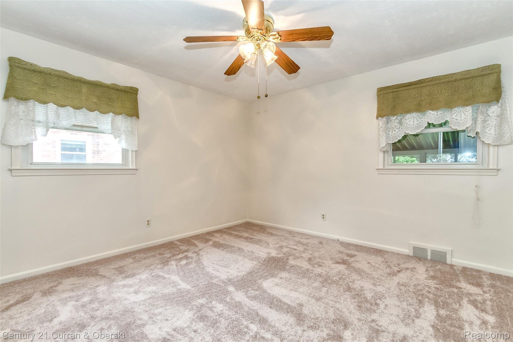 9048 Merriman Road Livonia, MI 48150 - Photo 14 of 35 14.jpg