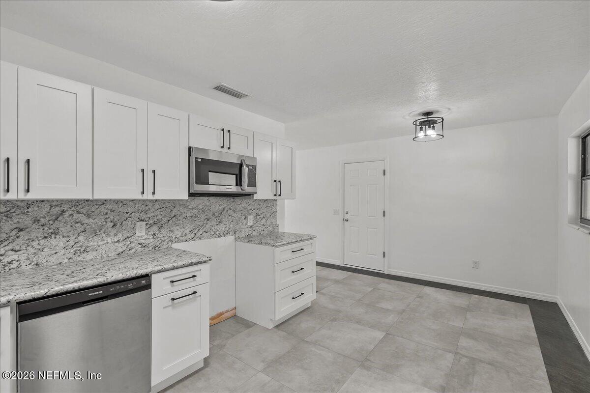 109 Ivey Road San Mateo, FL 32187 - Photo 13 of 29 13-JWLeeMedia6846