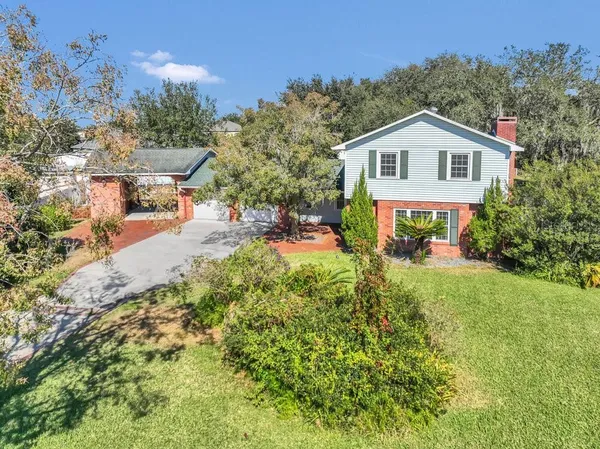 a view of a yard in front of house