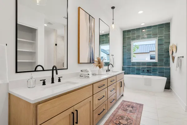 $1,100,000 | 604 Paintbrush, Horseshoe Bay, TX 78657