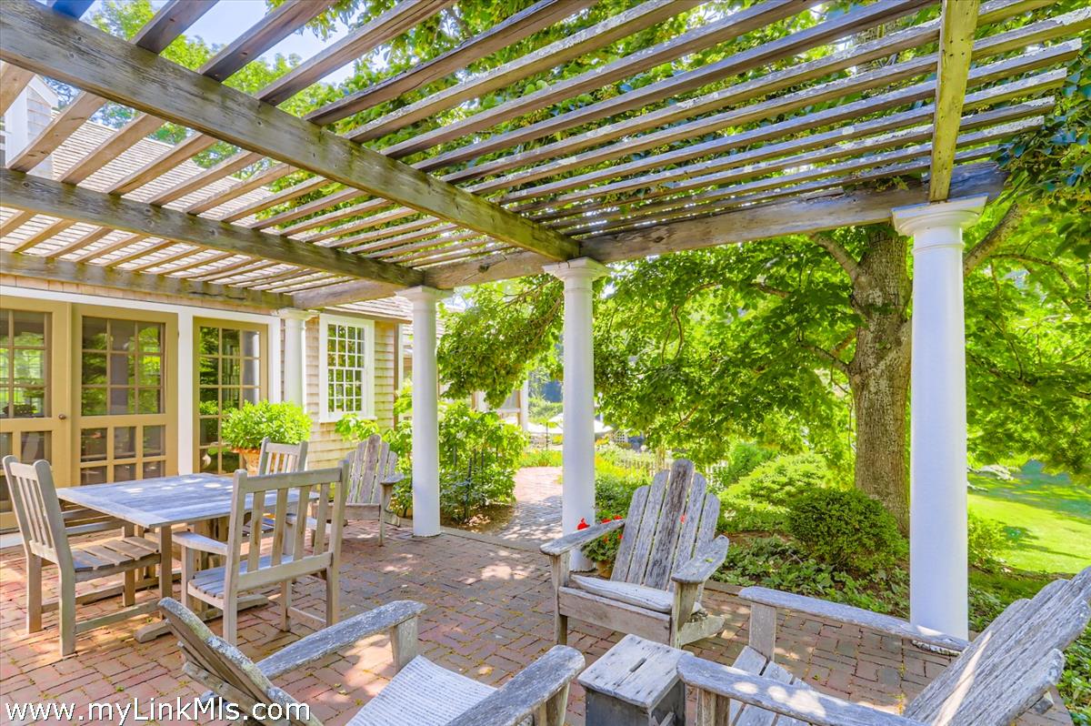 180 Pilot Hill Farm Road Vineyard Haven, MA 02568 - Photo 11 of 68