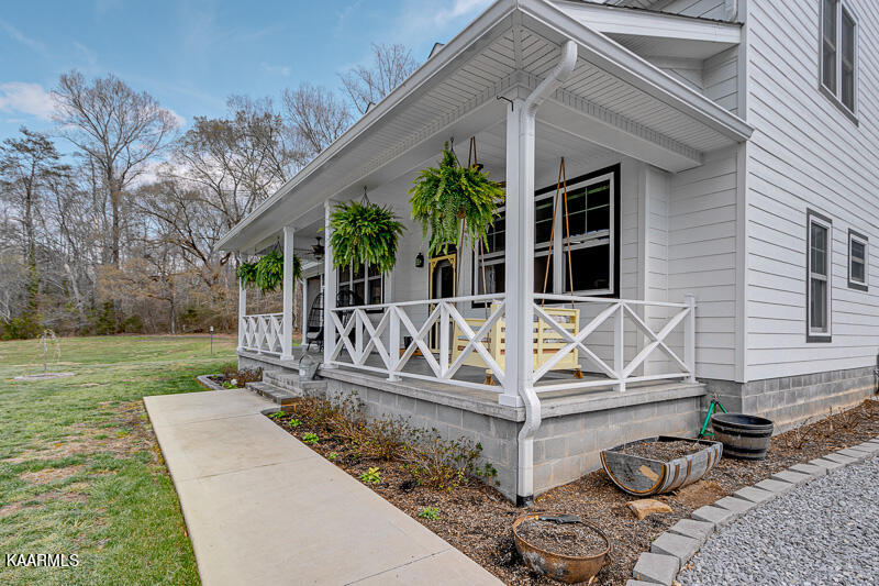 1310 Lark Road Newport, TN 37821 - Photo 3 of 60 front porch