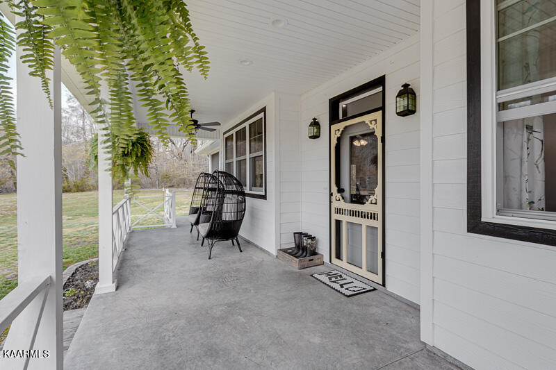 1310 Lark Road Newport, TN 37821 - Photo 4 of 60 Front covered porch