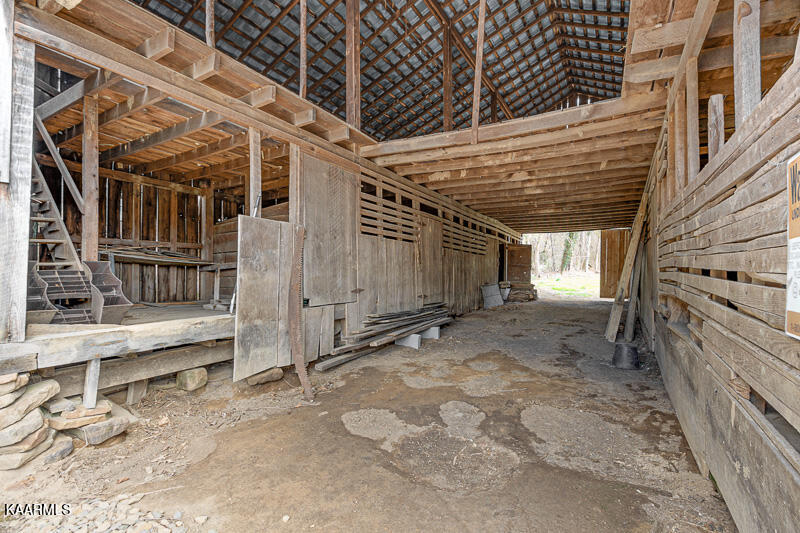 1310 Lark Road Newport, TN 37821 - Photo 46 of 60 Barn