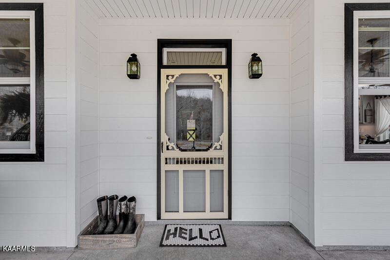 1310 Lark Road Newport, TN 37821 - Photo 7 of 60 Front screen door