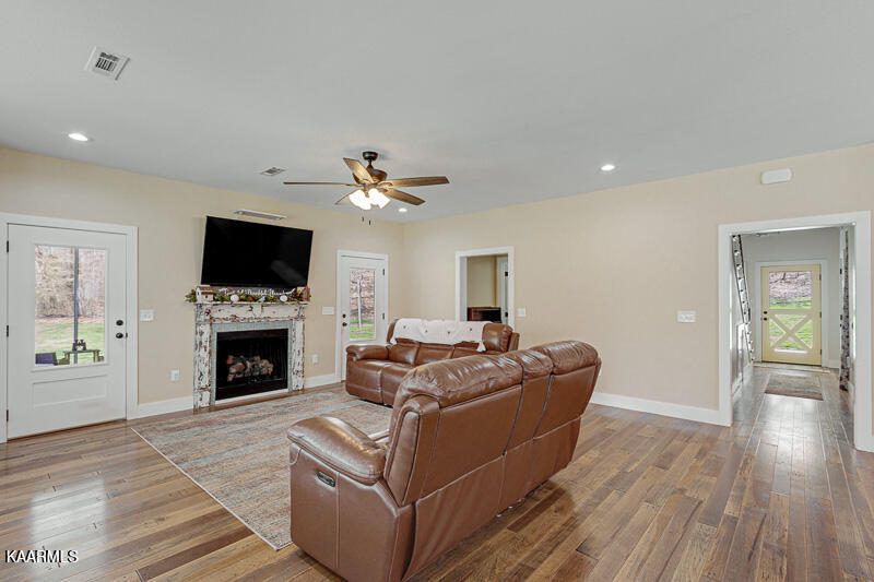 1310 Lark Road Newport, TN 37821 - Photo 9 of 60 Living room