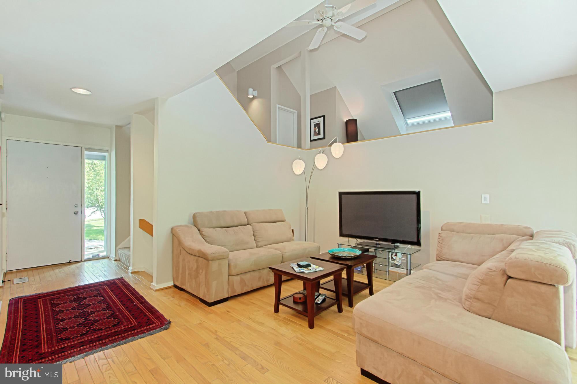 1681 Cedar Hollow Way Reston, VA 20194 - Photo 4 of 30 Living Room