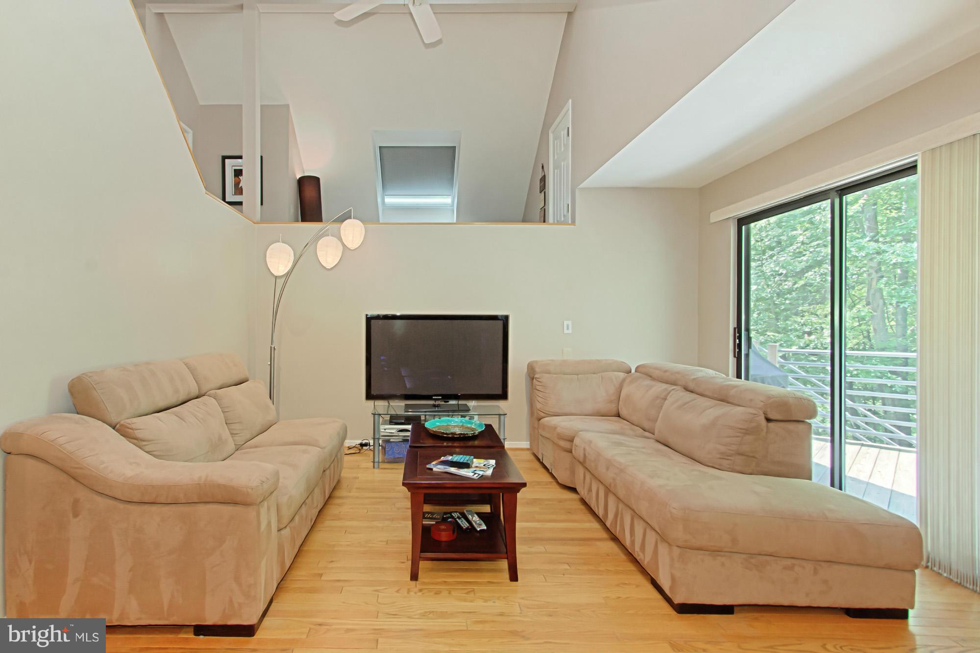 1681 Cedar Hollow Way Reston, VA 20194 - Photo 5 of 30 Living Room