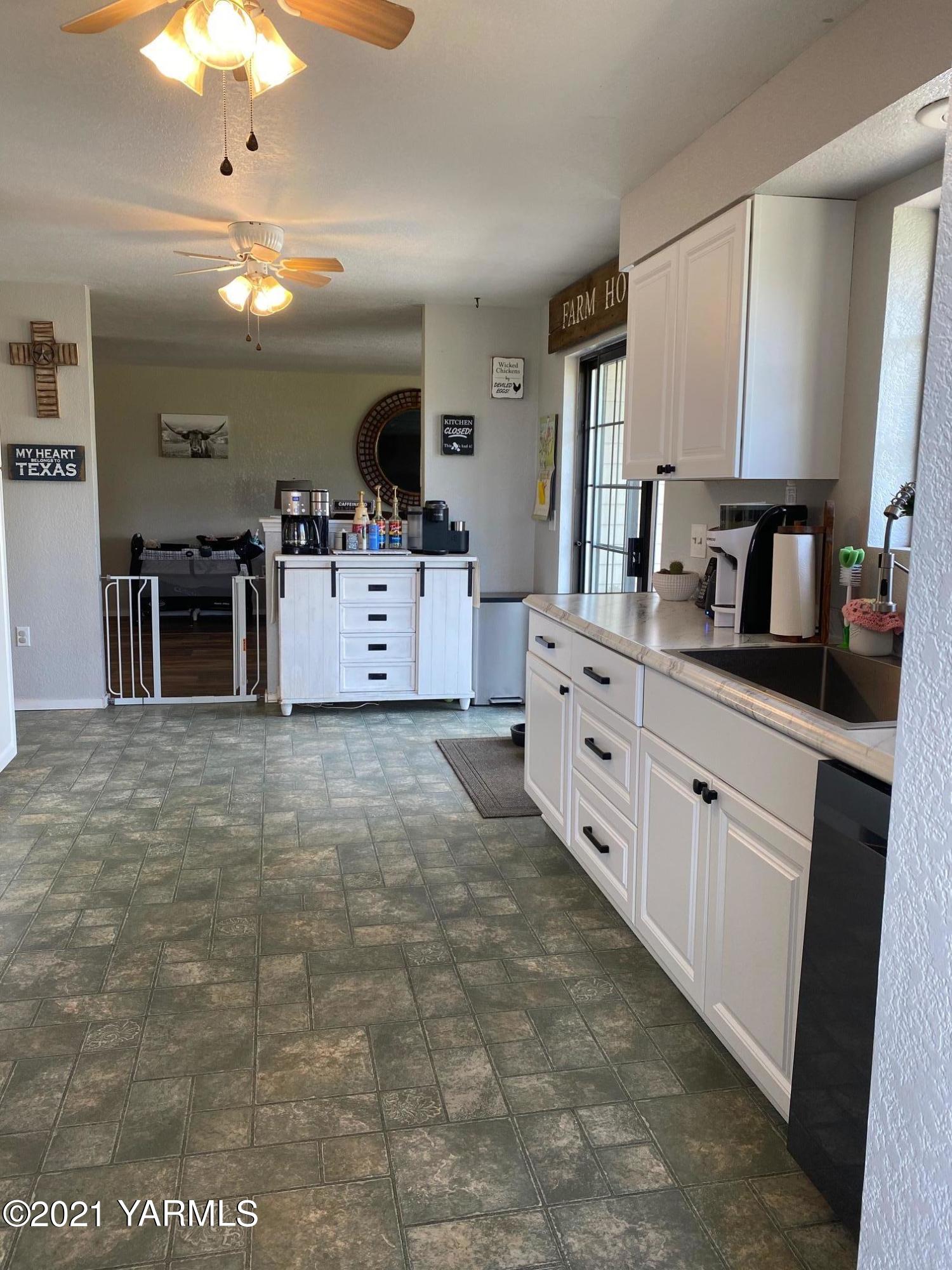 1260 Beffa Road Tieton, WA 98947 - Photo 14 of 38 a view of a kitchen with cabinets