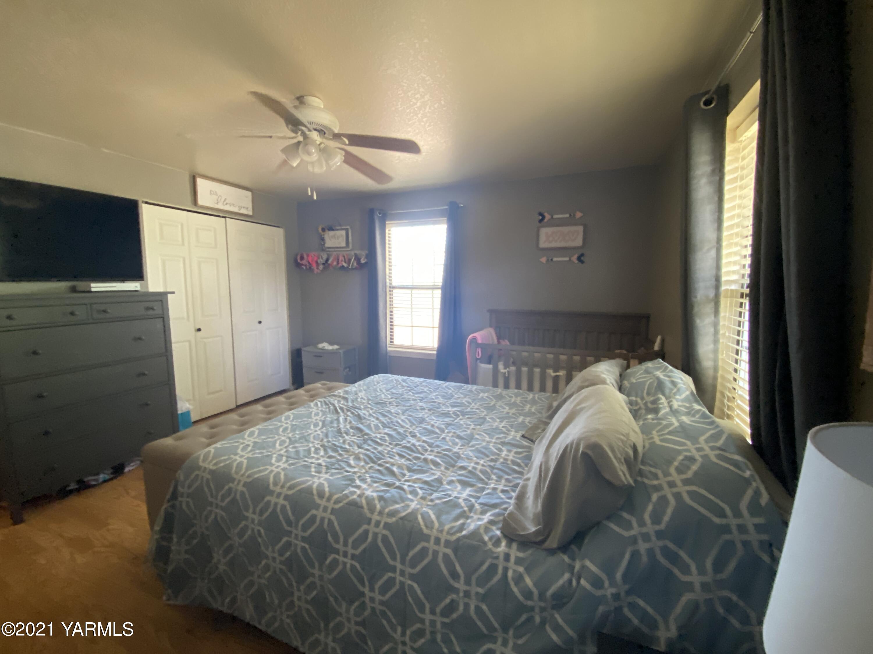 1260 Beffa Road Tieton, WA 98947 - Photo 16 of 38 a bedroom with a bed and a flat screen tv