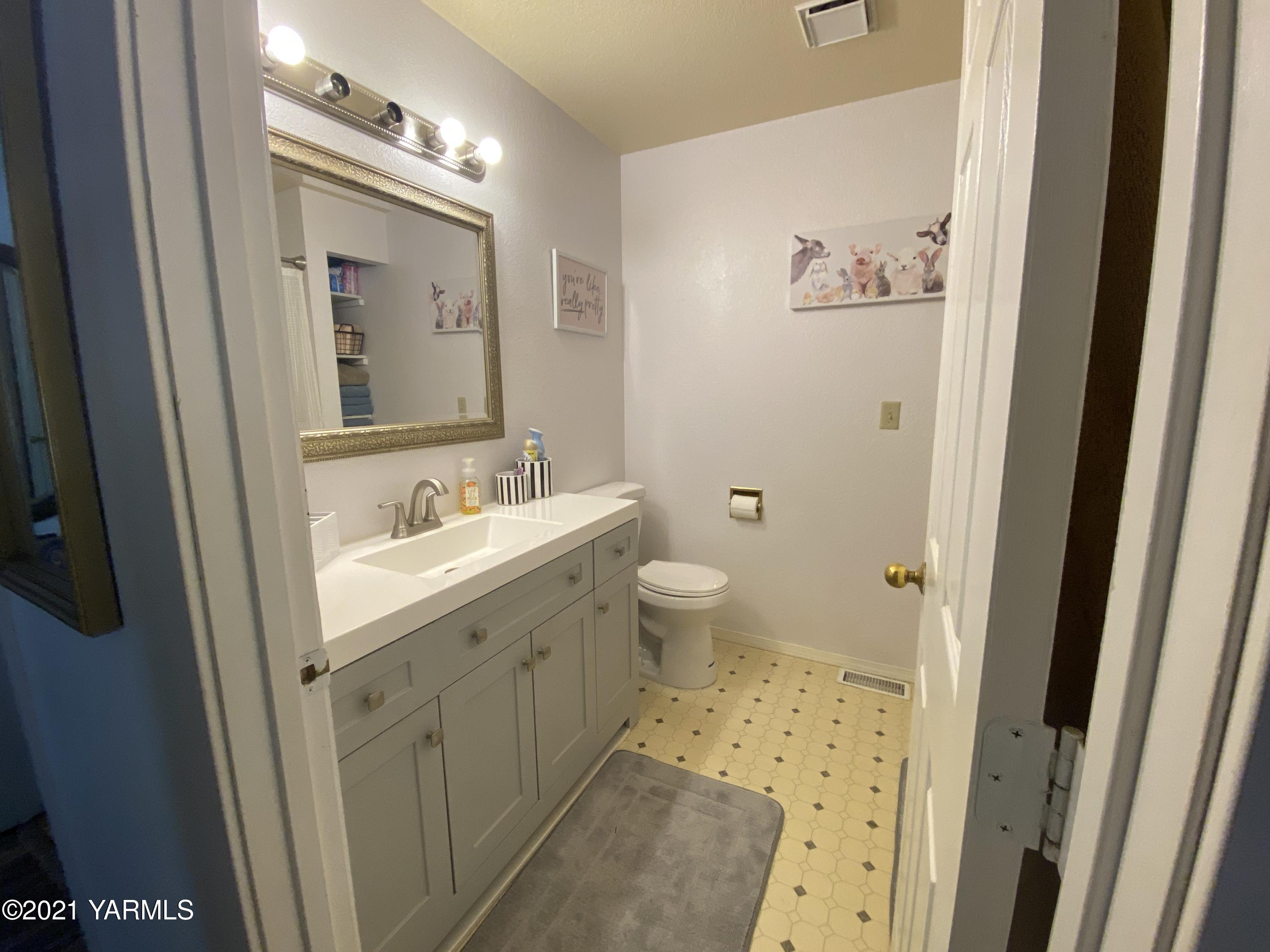 1260 Beffa Road Tieton, WA 98947 - Photo 23 of 38 a bathroom with a sink a toilet and a mirror