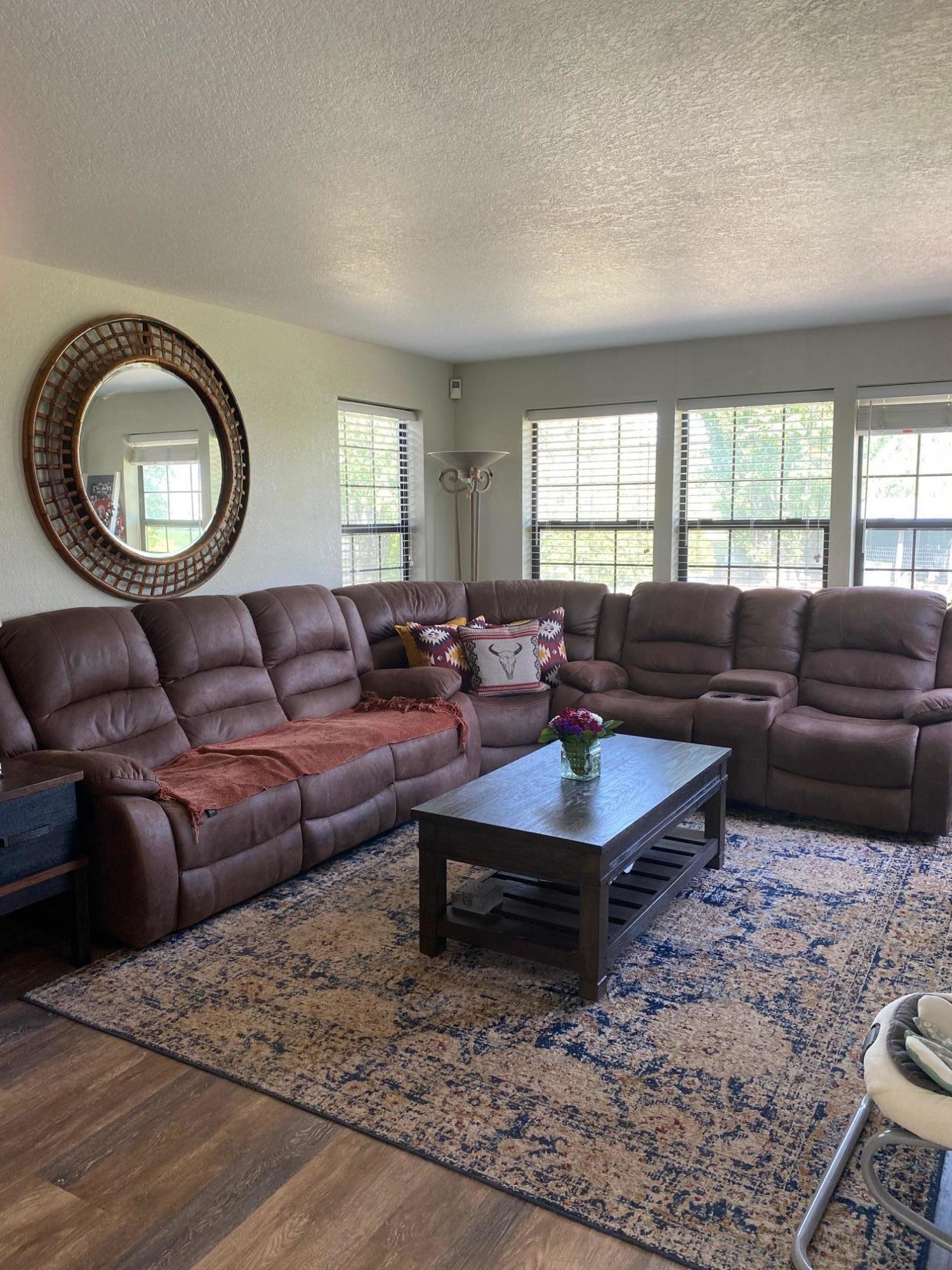 1260 Beffa Road Tieton, WA 98947 - Photo 25 of 38 a living room with furniture and a window