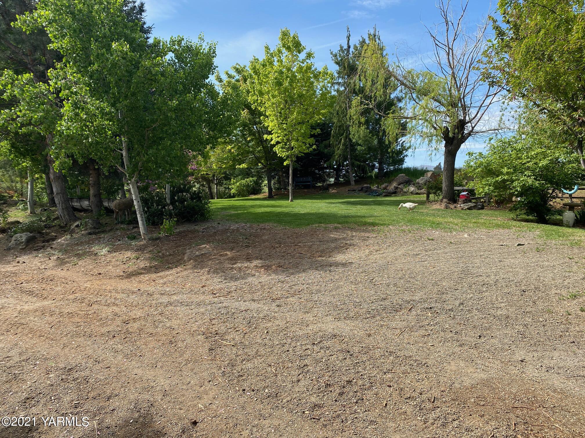 1260 Beffa Road Tieton, WA 98947 - Photo 26 of 38 a view of a field with trees