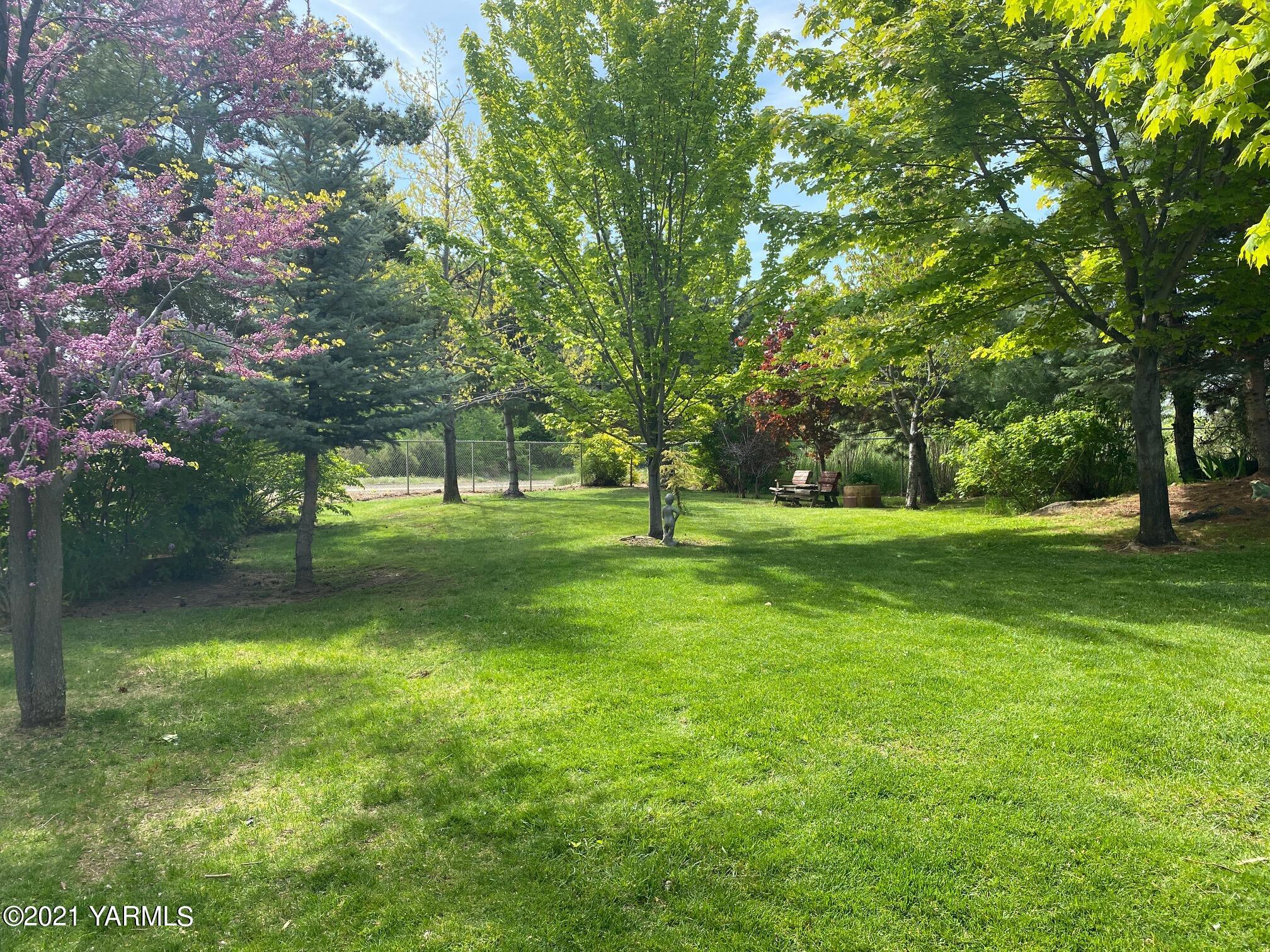 1260 Beffa Road Tieton, WA 98947 - Photo 27 of 38 a view of field with trees