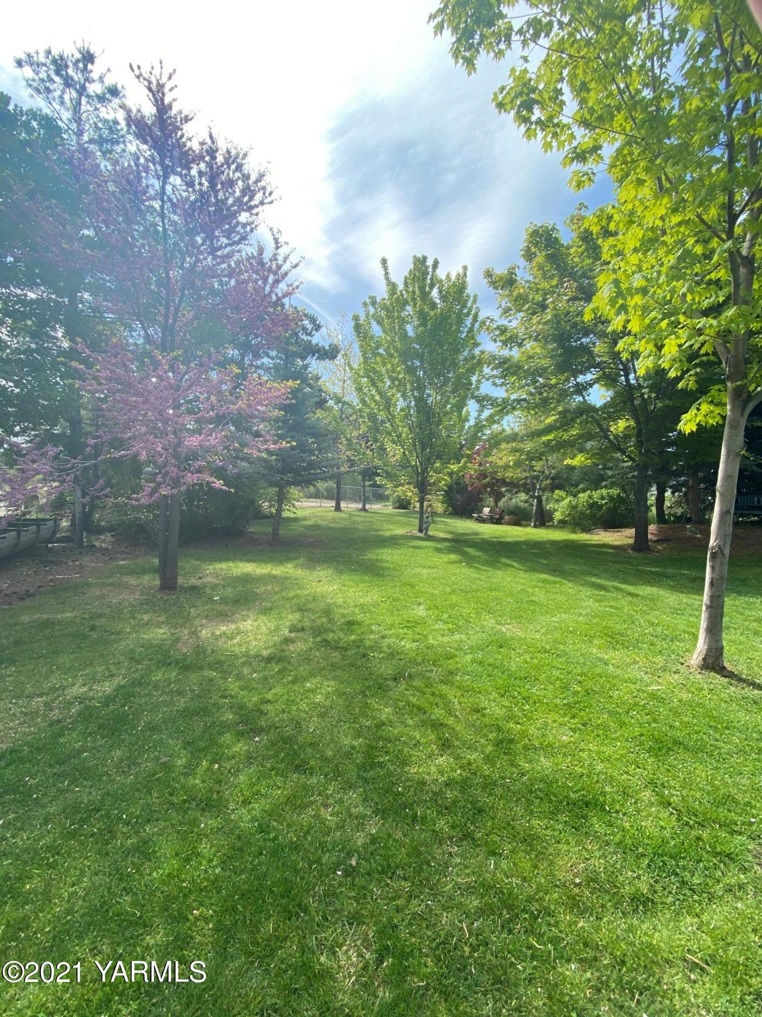 1260 Beffa Road Tieton, WA 98947 - Photo 28 of 38 a view of a park with large trees