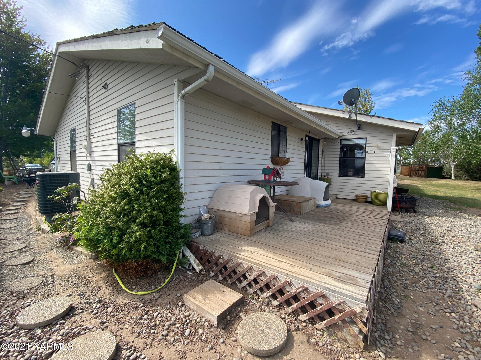 1260 Beffa Road Tieton, WA 98947 - Photo 32 of 38 a view of a backyard with table and chairs potted plants and wooden fence