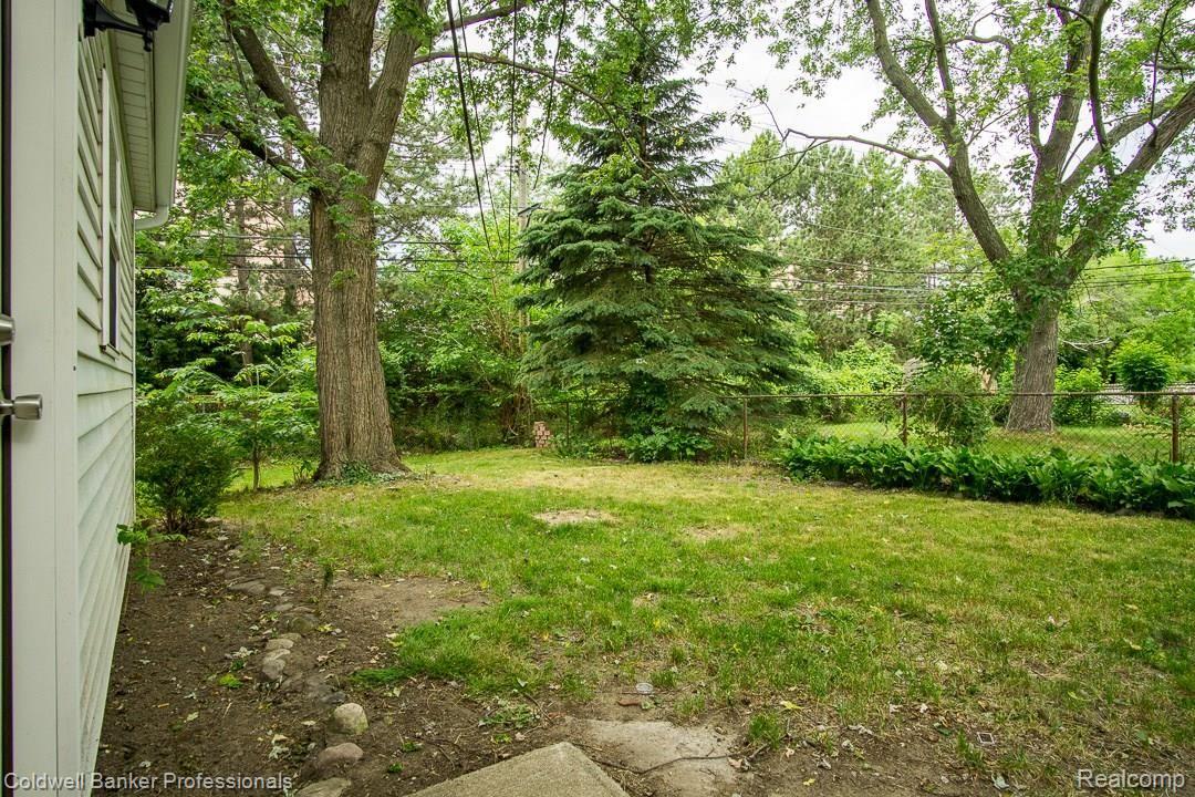 237 North Alice Avenue Rochester, MI 48307 - Photo 19 of 21 237-Alice-022.jpg