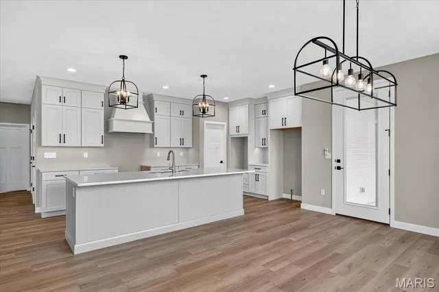 $534,500 | 125 Gladwyn Drive, Millstadt, IL 62260