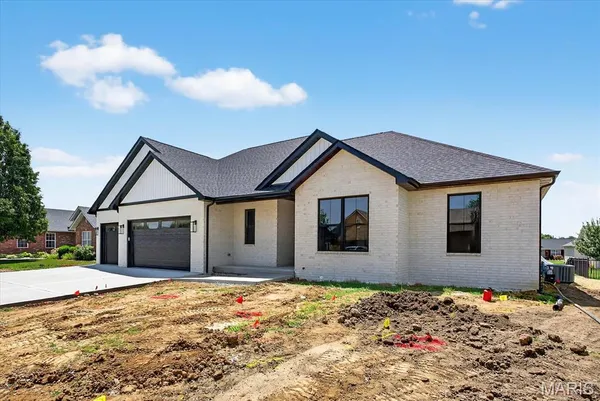 $529,500 | 125 Gladwyn Drive, Millstadt, IL 62260