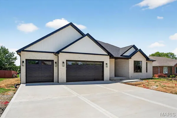 $529,500 | 125 Gladwyn Drive, Millstadt, IL 62260