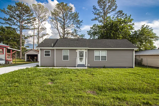 a view of a house with a yard